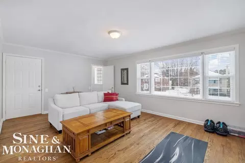 Living - 835 Harcourt, Grosse Pointe Park, MI 48230 photo 9 of 10
