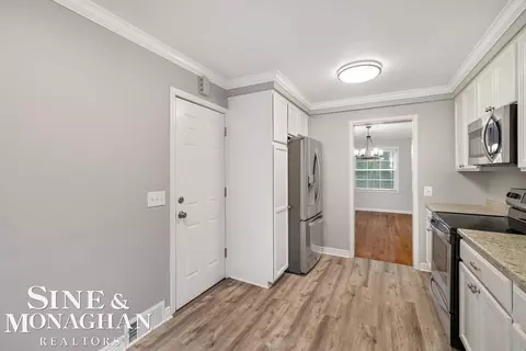 Kitchen - 835 Harcourt, Grosse Pointe Park, MI 48230 photo 6 of 9