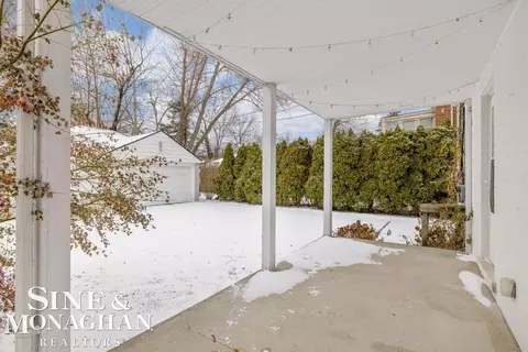 Exterior - 835 Harcourt, Grosse Pointe Park, MI 48230 photo 5 of 8