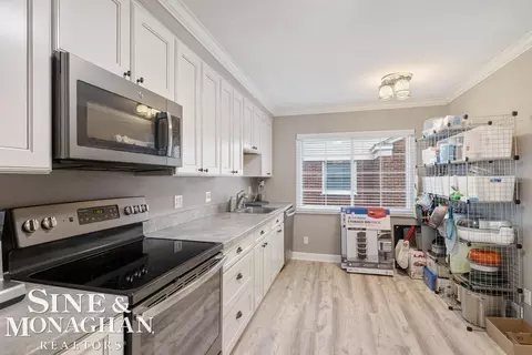 Kitchen - 835 Harcourt, Grosse Pointe Park, MI 48230 photo 9 of 9