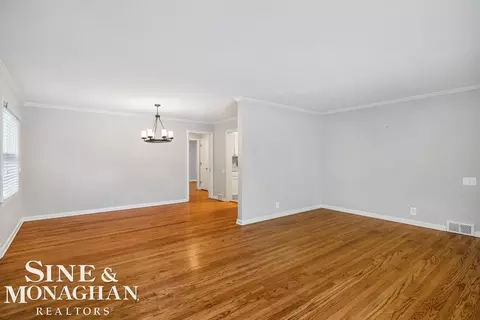Living - 835 Harcourt, Grosse Pointe Park, MI 48230 photo 4 of 10