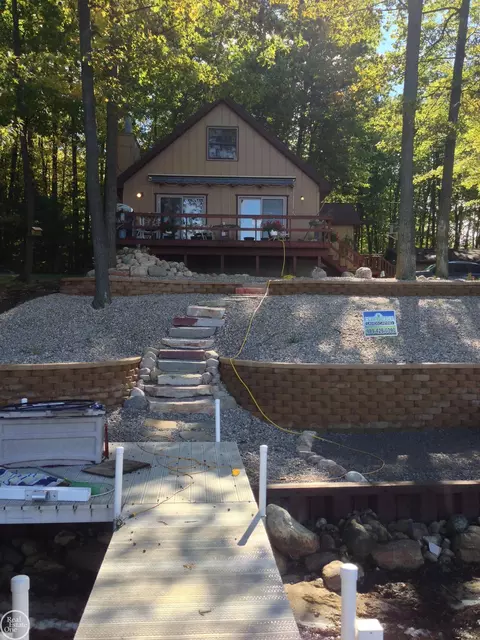 5503 Andrew, Harrison, MI 48625 photo 2