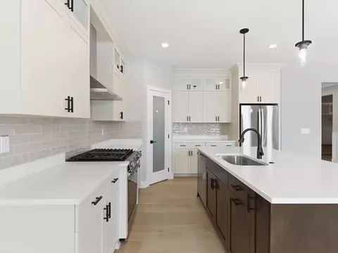Kitchen - 50623 Timberstone, Macomb, MI 48042 photo 7 of 9