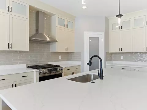 Kitchen - 50623 Timberstone, Macomb, MI 48042 photo 4 of 9