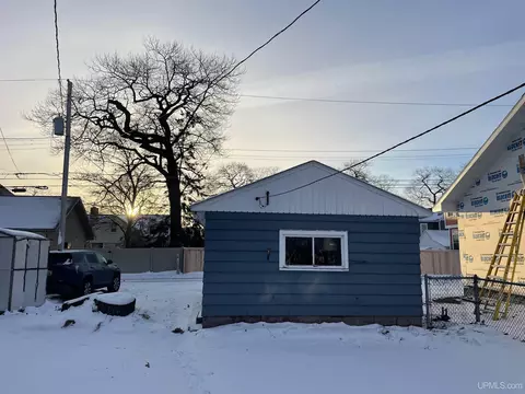 Exterior - 231 Ogden, Escanaba, MI 49829 photo 7 of 7