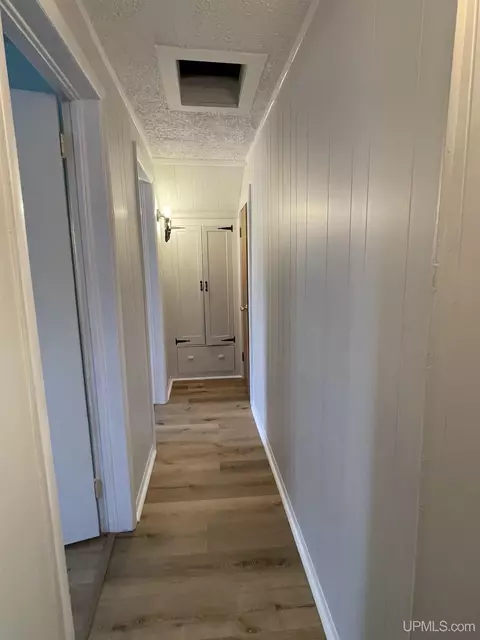 Entry Way - 231 Ogden, Escanaba, MI 49829 photo 11 of 11