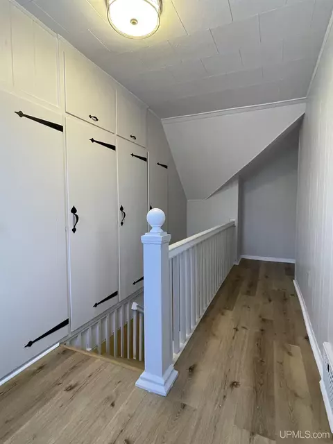 Entry Way - 231 Ogden, Escanaba, MI 49829 photo 8 of 11