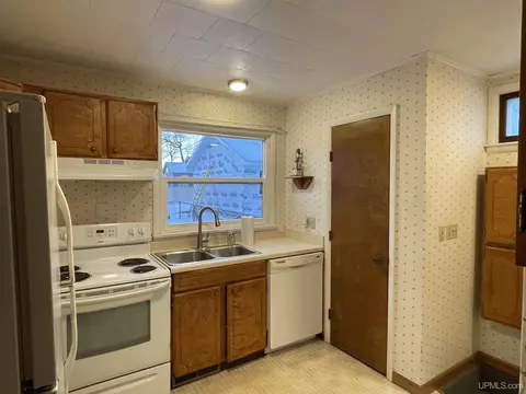 Kitchen - 231 Ogden, Escanaba, MI 49829 photo 1 of 3