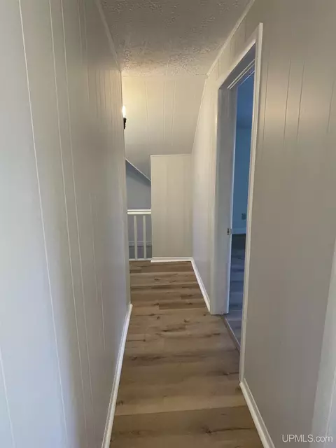 Entry Way - 231 Ogden, Escanaba, MI 49829 photo 10 of 11