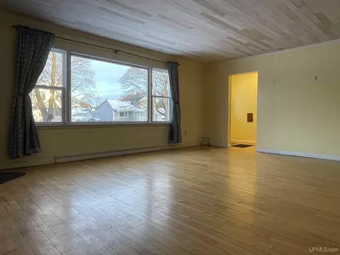 Living - 231 Ogden, Escanaba, MI 49829 photo 1 of 8