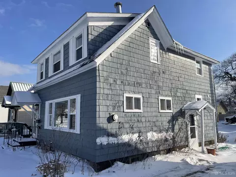 Exterior - 231 Ogden, Escanaba, MI 49829 photo 4 of 7