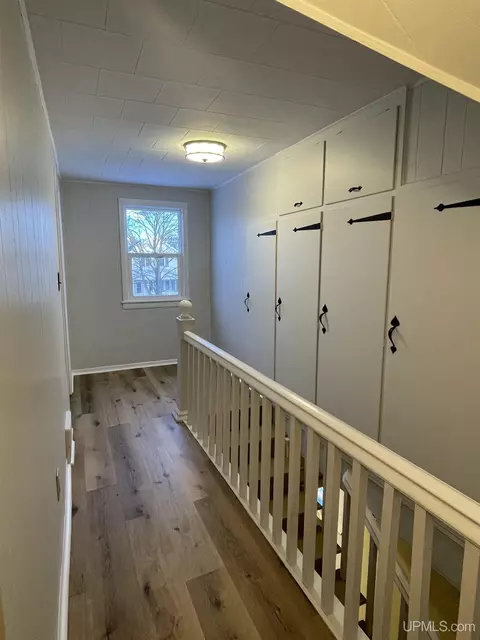 Entry Way - 231 Ogden, Escanaba, MI 49829 photo 9 of 11