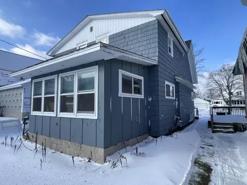 Exterior - 231 Ogden, Escanaba, MI 49829 photo 5 of 7