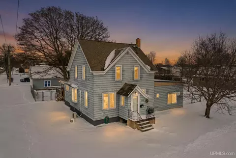 324 Michigan, Gladstone, MI 49837