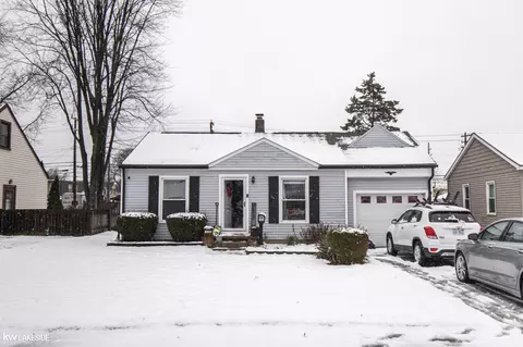 21351 Hillcrest, Clinton Township, MI 48036