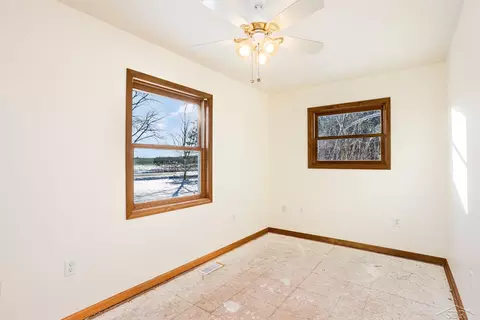 Bedroom - 4294 Turtle, Turner, MI 48765 photo 2 of 4