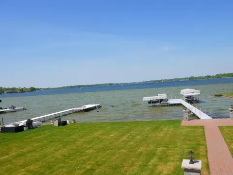 1712 Cass Lk, Keego Harbor, MI 48320