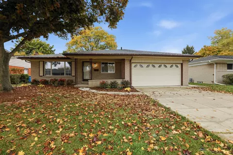 11220 Canterbury, Warren, MI 48093