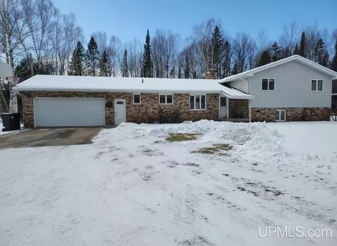 8360 N 3, Gladstone, MI 49837