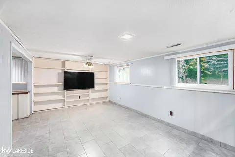 Living - 3675 Anvil, Troy, MI 48083 photo 3 of 6
