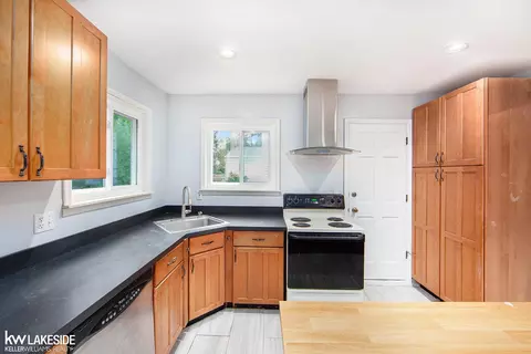 Kitchen - 3675 Anvil, Troy, MI 48083 photo 2 of 2