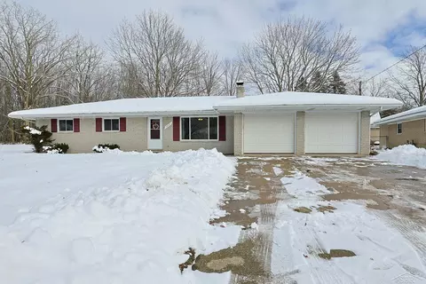 3091 E Navaho, Hemlock, MI 48626