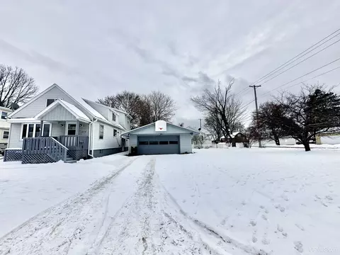 413 W D, Iron Mountain, MI 49801