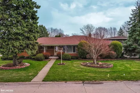 37936 Seaway, Harrison Township, MI 48045