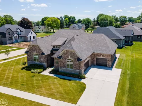 16818 Glenhurst, Macomb, MI 48044