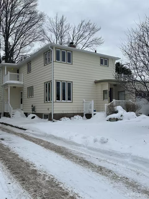 423 W College, Marquette, MI 49855