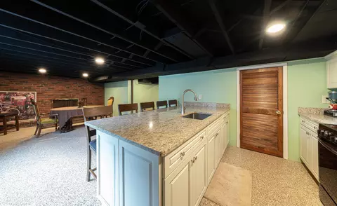 Kitchen - 528 Hidden, Grosse Pointe Woods, MI 48236 photo 2 of 2