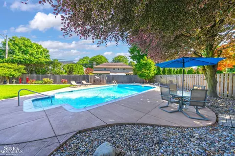 Exterior - 528 Hidden, Grosse Pointe Woods, MI 48236 photo 6 of 7