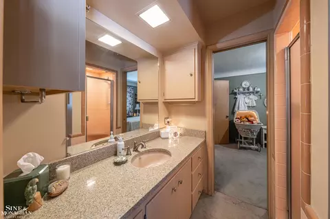 Bath - 528 Hidden, Grosse Pointe Woods, MI 48236 photo 3 of 5