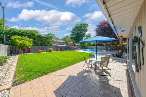 Exterior - 528 Hidden, Grosse Pointe Woods, MI 48236 photo 3 of 7