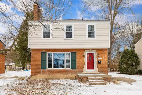 1764 Prestwick, Grosse Pointe Woods, MI 48236