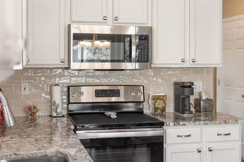 22561 Bluewater Dr, Macomb, MI 48044 photo 12