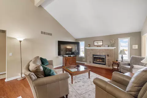 22561 Bluewater Dr, Macomb, MI 48044 photo 7
