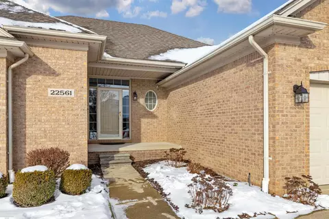 22561 Bluewater Dr, Macomb, MI 48044 photo 3