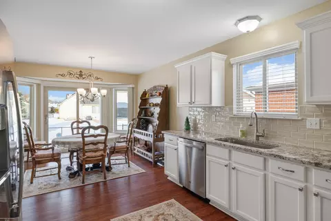 22561 Bluewater Dr, Macomb, MI 48044 photo 14
