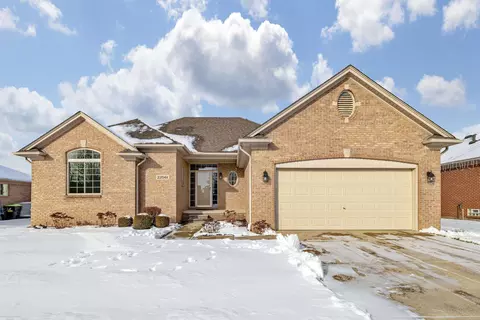 22561 Bluewater Dr, Macomb, MI 48044