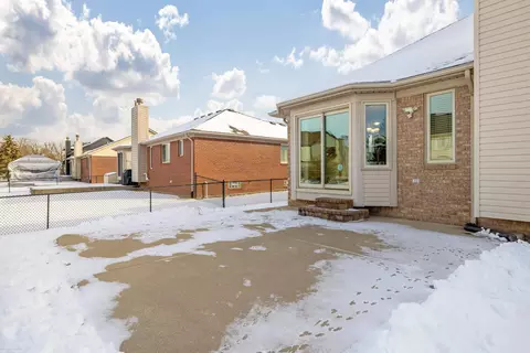 22561 Bluewater Dr, Macomb, MI 48044 photo 32