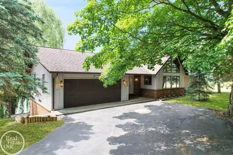 711 N Kalamazoo, Paw Paw, MI 49079