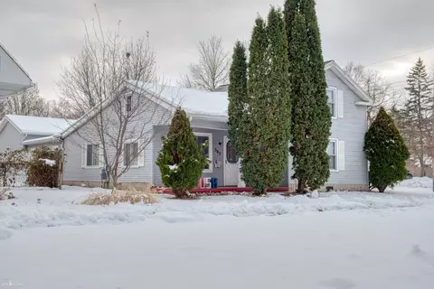 Exterior - 302 E State, Corunna, MI 48817 photo 4 of 4
