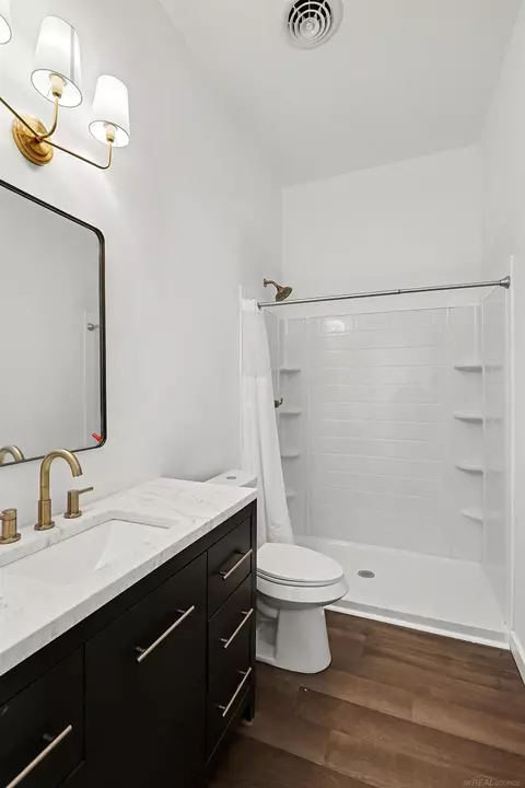 Bath - 145 N Elms, Flushing, MI 48433 photo 1 of 2