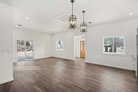 Living - 145 N Elms, Flushing, MI 48433 photo 4 of 5