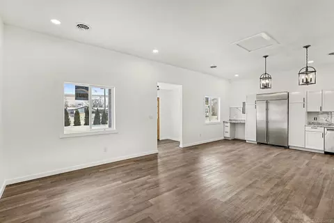 Living - 145 N Elms, Flushing, MI 48433 photo 2 of 5