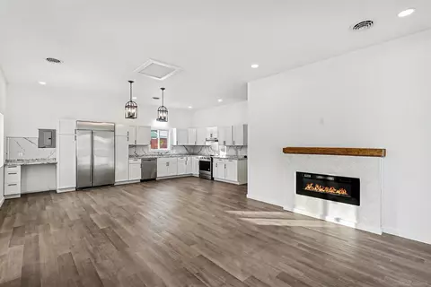 Living - 145 N Elms, Flushing, MI 48433 photo 3 of 5