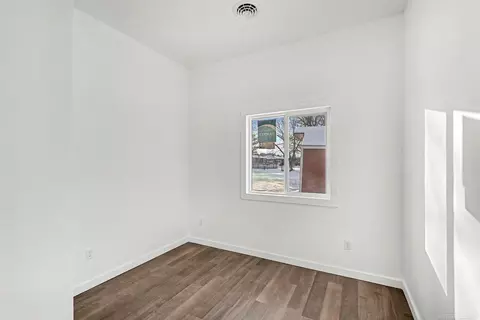 Bedroom - 145 N Elms, Flushing, MI 48433 photo 3 of 7