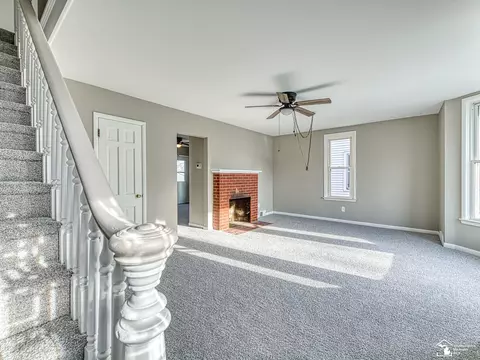Living - 527 E Fifth, Monroe, MI 48161 photo 6 of 6