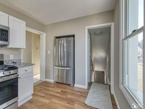 Entry Way - 527 E Fifth, Monroe, MI 48161 photo 1 of 3